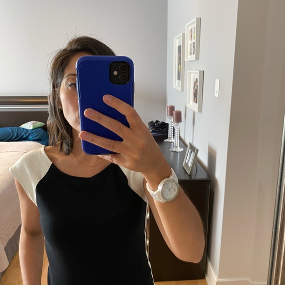 NWT Stunning sleeveless stretch top with faux leather accents - Picture 3 of 9